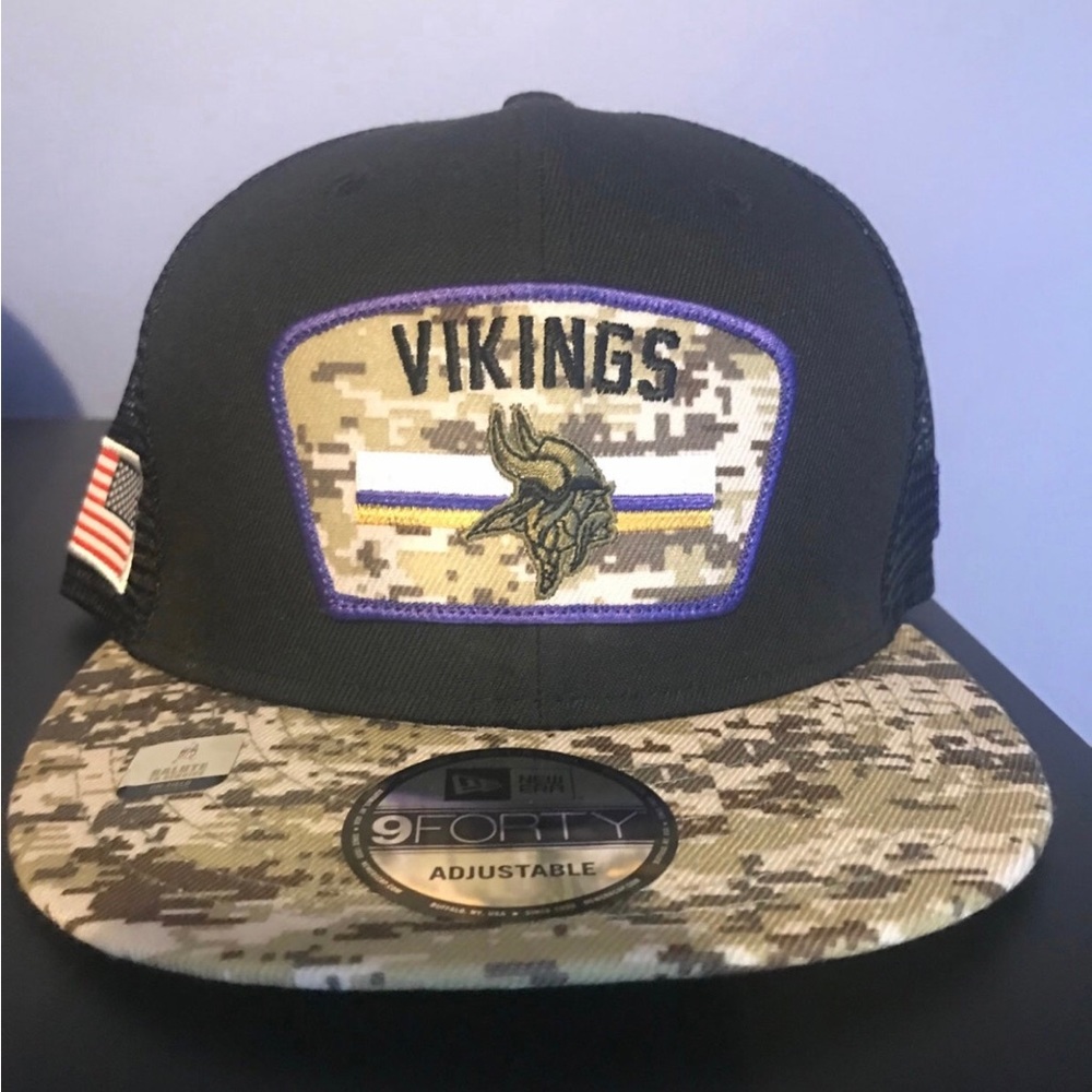 Minnesota Vikings 2021 New Era Salute To Service Snapback Hat.